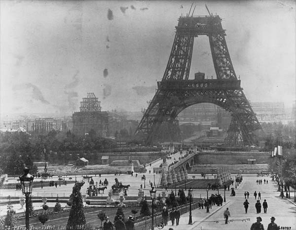 Constructii de Turnul Eiffel Ã®n iulie 1888