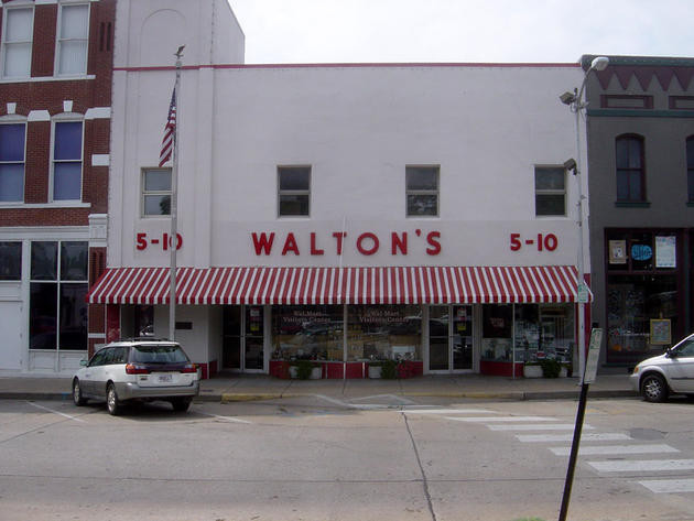 Primul supermarket Wal-Mart a fost deschis Ã®n 1962